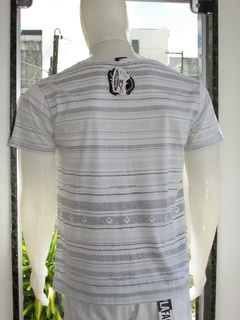 Camiseta Masculina Maresia Especial Gola v Silk Branco na internet