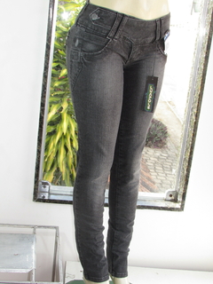 Calça Jeans Feminina Luapole Cós Baixo Com Passante Alto na internet
