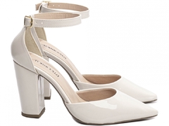 Sapato Scarpin Chanel Torricella Verniz Off White - comprar online