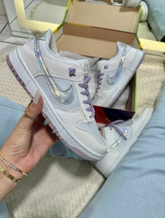 Tênis Feminino Modelo Dunk Law Relevo Prata