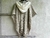 Poncho corto de lana clásico con cierre y capucha - arpillera en internet