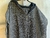 Poncho corto de lana clásico con cierre y capucha - gris topo - comprar online