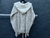 Poncho corto de lana clásico con cierre y capucha - beige ceniza claro - tienda online