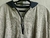 Poncho de lana clásico con cierre y capucha - arpillera y negro - comprar online