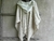 Poncho de lana clásico con cierre y capucha - crudo en internet