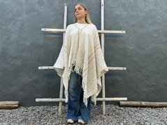 Poncho de lana clásico - blanco y beige - comprar online