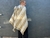 Ruana de lana pesada - beige y blanco en internet