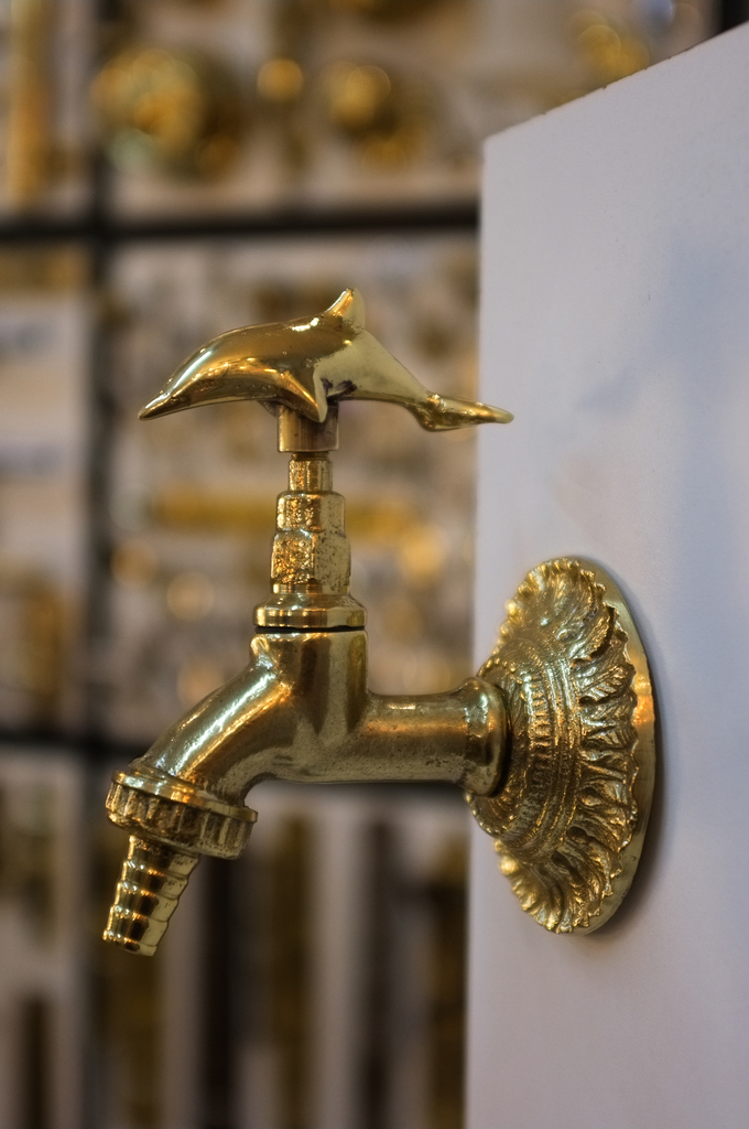 CANILLA DE EXTERIOR DELFIN EN BRONCE