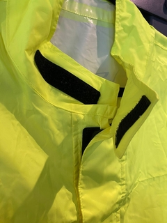 CHAQUETA IMPERMEABLE MACNA YELLOW FLUO en internet