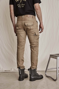 PANTALON WILLIAMS CARGO MARRON - tienda online