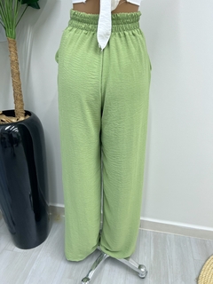 Calça Pantalona verde na internet