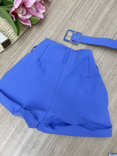 Shorts alfaiataria com cinto Azul claro na internet