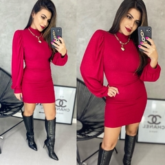 Vestido vermelho canelado na internet