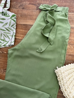 Calça Pantalona verde oliva - comprar online