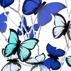 Mariposas en flor Forever Blue con florero de vidrio