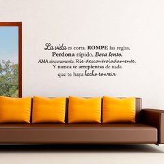 Looma Vinilos Decorativos La vida es corta