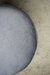 Puff Oslo tapizado en un suntuoso terciopelo gris. Medidas: 38cm diámetro  x 40cm alto