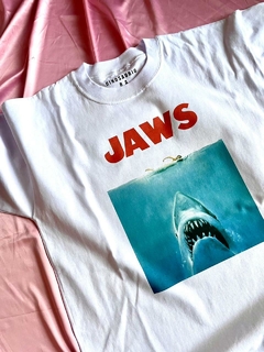Remera Jaws en internet