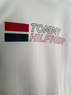 Camiseta Masculina Tommy Hilfiger Branca Logo- TH762- Tamanho G - comprar online