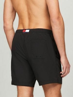 Bermuda Swim Tommy Hilfiger Masculina Preta - TH7830 - Tamanho M - comprar online