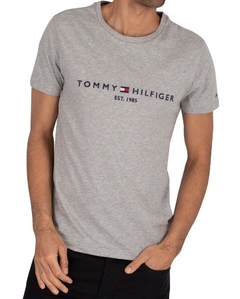 Camiseta Tommy Hilfiger " Est. 1985'- TH1214 - Tamanho 12 - 14 anos