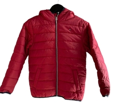 Jaqueta Infantil Puffer Tommy Hilfiger Vermelha/Azul Marinho/Capuz - TH899 - Tamanho 10 - 12 anos na internet