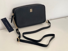 BOLSA TOMMY HILFIGER BLACK CAMERA MESSENGER CROSSBODY SLING