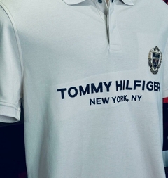Camiseta Polo Tommy Hilfiger NY Branca - TH9654- Tamanho 4 anos - comprar online