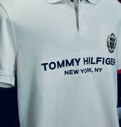 Camiseta Polo Tommy Hilfiger NY Branca - TH9654- Tamanho 5 anos - comprar online