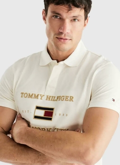 Camiseta Masculina Polo Tommy Hilfiger NY -Manga Curta Creme- TH654 - Tamanho G - comprar online