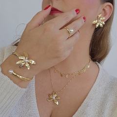 Bracelete Flor Espelhada e Pérola Banho Ouro 18K - Semijoias em Brincos, Colares, Anéis e Pulseiras | Lua Mia Semijoias