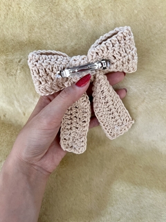 Moño con hebilla tejido crochet - tienda online