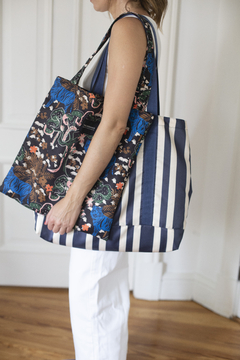 Totebag grande Stripes Azul y Blanco en internet