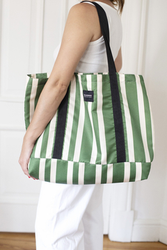 GIFT BOX - Totebag Grande Stripes + Porta Pasaporte Garden, en caja en internet