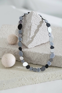 Imagen de Collar Organic Reflections V Small Stones - Plata / Negro / Gris