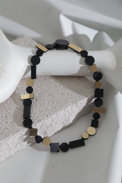 Collar Bauhaus Round - Negro / Oro - comprar online