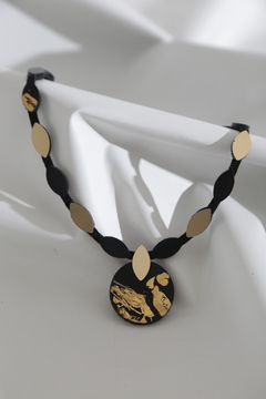 Collar Kate Leaves Medallion - comprar online