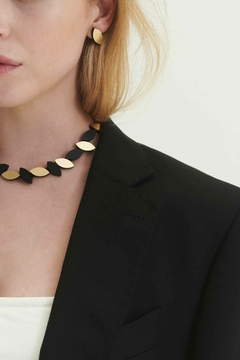 Collar Kate Leaves Round - Oro / Negro