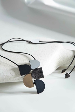 Collar Sophie's Vision Vertical - Plata/Negro/Oro/Peltre - comprar online