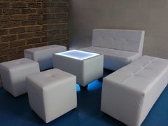 Alquiler Sala Para Eventos con Mesa Iluminada