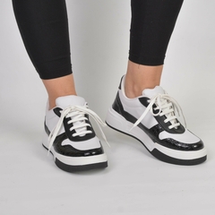 Sneakers Blanco con Charol Craquelado Negro - comprar online