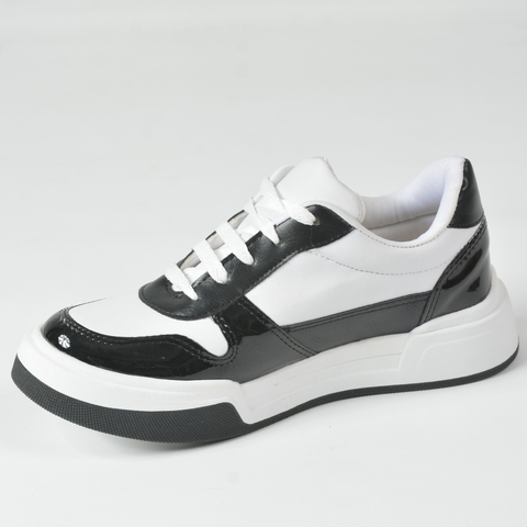 Sneakers Blanco con Puntera Charol Negro