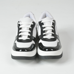 Sneakers Blanco con Puntera Charol Negro