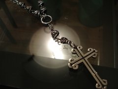 Rosarios de Calaveras con cruces o amuletos en internet