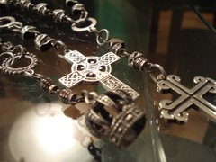 Rosarios de Calaveras con cruces o amuletos