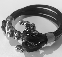 *Pulsera Ancla de Calaveras & Cuero - tienda online