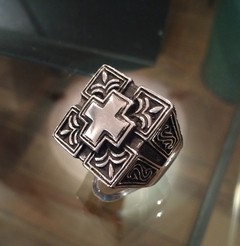 Anillo CUADRADO CON CRUZ