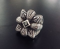 Anillo FLOR CON PIEDRA