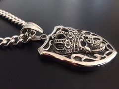 *Dije ESCUDO CALAVERA CON CORONA - comprar online