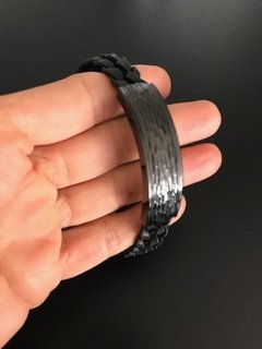 *Pulsera Cuero Trenzado NEGRO con chapa RAYADA - comprar online